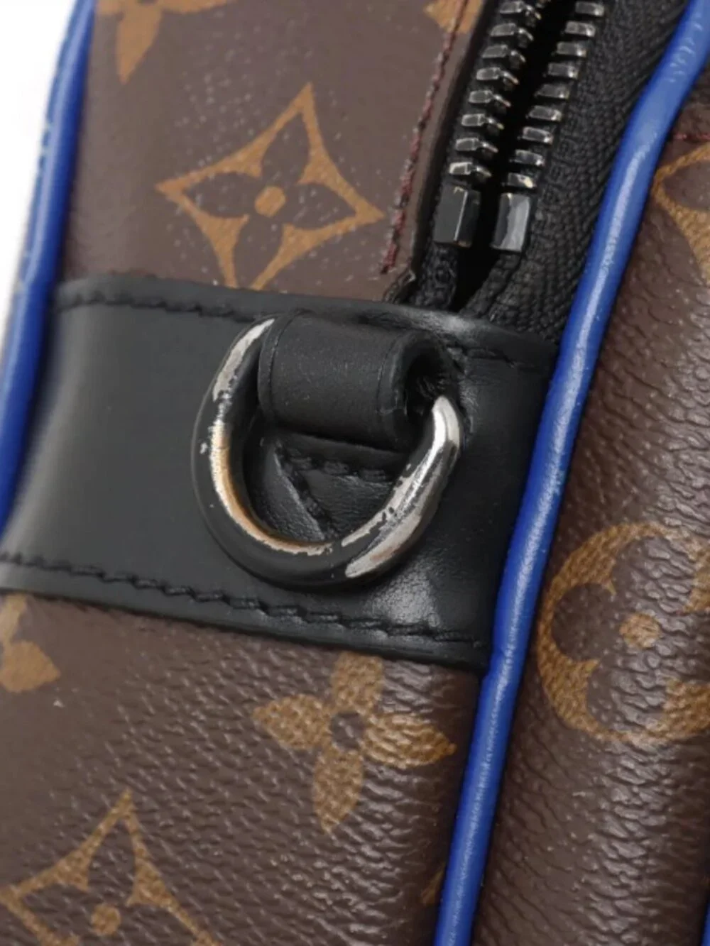 Louis Vuitton Monogram S-Lock Messenger Bag - Picture 12 of 15